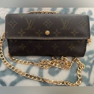 Louis Vuitton crossbody/WOC includes a 47inch non branded gold chain.